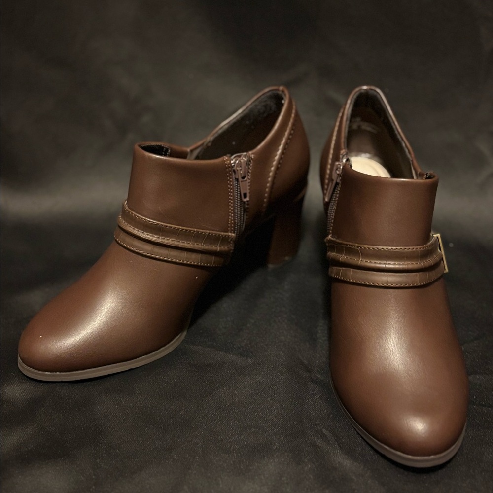 Easy streets Women's booties Shoes
